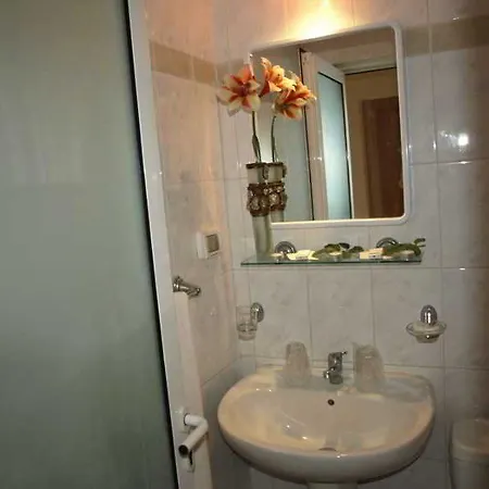Отель Voila